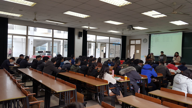 2018-2-26-新学期课堂一派生机盎然-米兰体育官网
开学查课纪实_副本.jpg